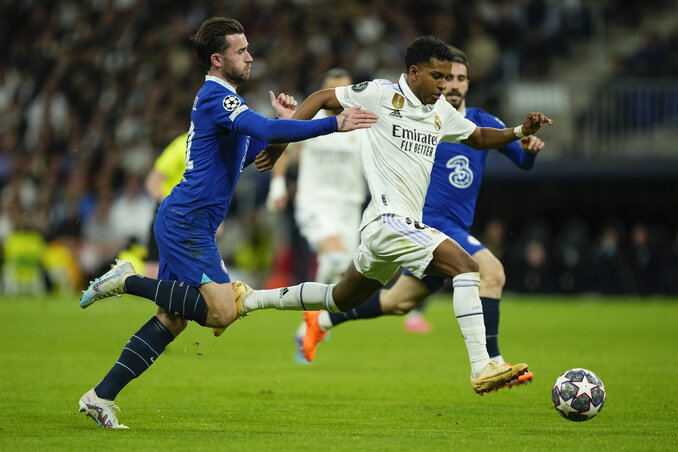 Chilwell és Rodrygo közvetlenül a piros lapot érő lerántás előtt (Fotó: Beta/AP)