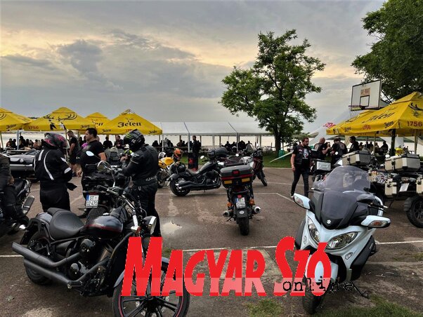 A topolyai motorostalálkozóra nagyon sokan érkeztek (Fotó: Herceg Elizabetta) A topolyai motorostalálkozóra nagyon sokan érkeztek (Fotó: Herceg Elizabetta)