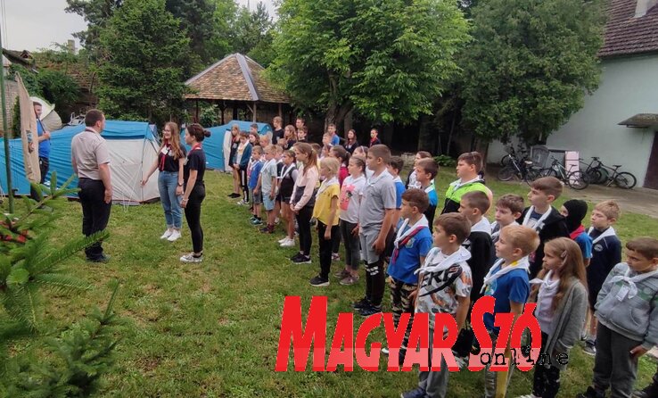 Hangulatkép a Petőfi Sándor Cserkészcsapat legkisebbek számára szervezett cserkésztáborából Hangulatkép a Petőfi Sándor Cserkészcsapat legkisebbek számára szervezett cserkésztáborából