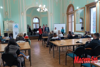 A Vajdasági Magyar Versmondók Egyesületének műsora (Dér Dianna felvétele)