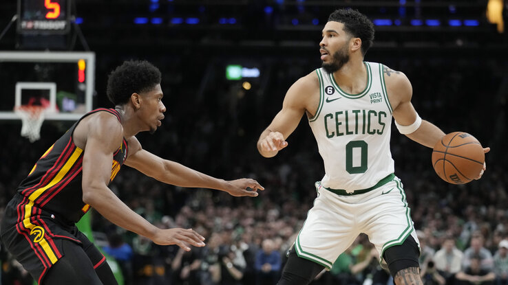 Jayson Tatum (29 pont) és társai a lehető leggyorsabban le akarják zárni a Hawks elleni párharcot (Fotó: Beta/AP) Jayson Tatum (29 pont) és társai a lehető leggyorsabban le akarják zárni a Hawks elleni párharcot (Fotó: Beta/AP)