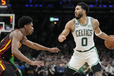 Jayson Tatum (29 pont) és társai a lehető leggyorsabban le akarják zárni a Hawks elleni párharcot (Fotó: Beta/AP)