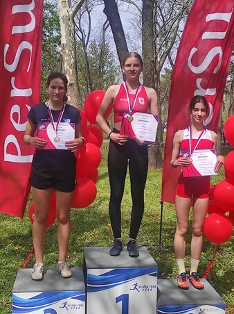 Elena Puškar a dobogó második fokán (A Spartacus felvétele) Elena Puškar a dobogó második fokán (A Spartacus felvétele)