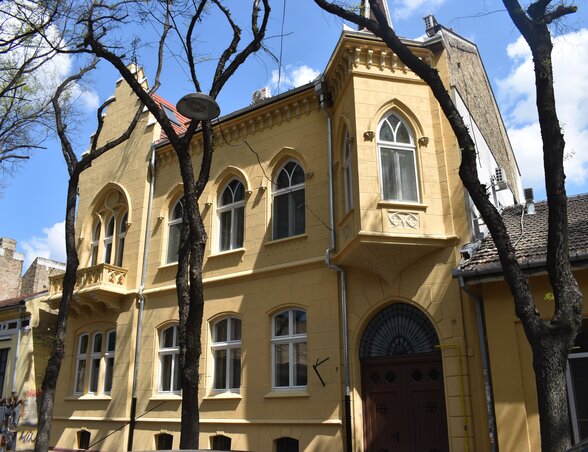 A leomlott balkont is felújították A leomlott balkont is felújították