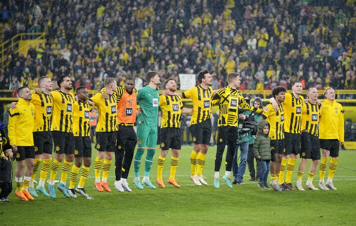 Dortmund ünnepel: a Frankfurt kiütése után a Borussia saját kezében tartja a bajnoki cím sorsát (Fotó: Beta/AP) Dortmund ünnepel: a Frankfurt kiütése után a Borussia saját kezében tartja a bajnoki cím sorsát (Fotó: Beta/AP)