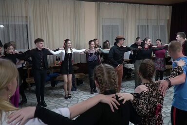 Kiváló hangulatot teremtettek a fiatalok Törökbecsén (Fotó: MNKOK)