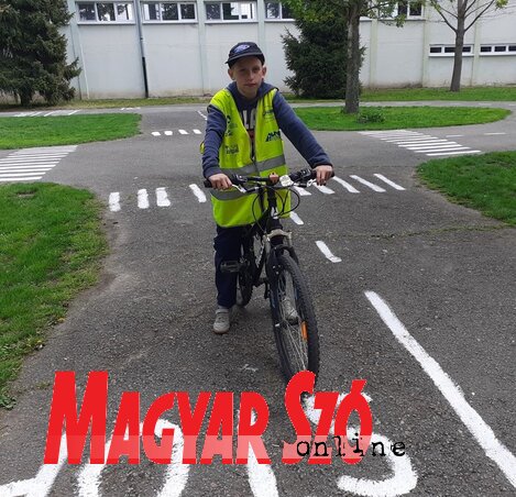 A versenyen gazdára talált négy kerékpár egyik nyertese, Pósvai Bertalan (Kazinczy Paszterkó Diana felvétele) A versenyen gazdára talált négy kerékpár egyik nyertese, Pósvai Bertalan (Kazinczy Paszterkó Diana felvétele)