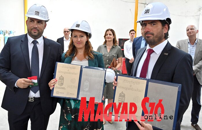 Szilágyi Sándor, Bihari Katalin, Jenei Gábor (Fotó: Ótos András) Szilágyi Sándor, Bihari Katalin, Jenei Gábor (Fotó: Ótos András)