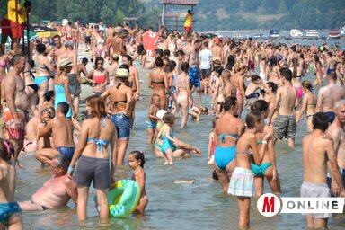 Még hétköznapokon is sok ezren fordulnak meg a Strandon (Fotó: Ótos András felvétele)