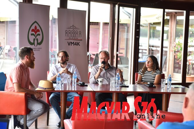 Agyánszki Máté, Patyi Szilárd, dr. Katona Csaba és dr. Szilágyi Mária a Nyárhangoló fesztiválon (Fotó: Molnár Edvárd) Agyánszki Máté, Patyi Szilárd, dr. Katona Csaba és dr. Szilágyi Mária a Nyárhangoló fesztiválon (Fotó: Molnár Edvárd)