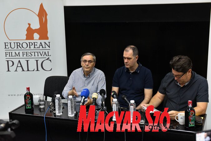 Radoslav Zelenović, Ilija Tatić és Miroslav Mogorović a sajtótájékoztatón (Fotó: Molnár Edvárd)
