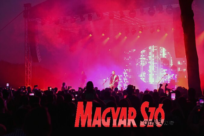 Sokan a különféle remek zenei kínálat miatt látogattak ki a Nyárhangoló Fesztiválra. Az eklektikus zene kedvelőit a Margaret Island, a könnyűzenei stílus szimpatizánsait Ákos-koncert várta, a klasszikus zenét szeretők számára pedig zongorakoncerttel és op Sokan a különféle remek zenei kínálat miatt látogattak ki a Nyárhangoló Fesztiválra. Az eklektikus zene kedvelőit a Margaret Island, a könnyűzenei stílus szimpatizánsait Ákos-koncert várta, a klasszikus zenét szeretők számára pedig zongorakoncerttel és op