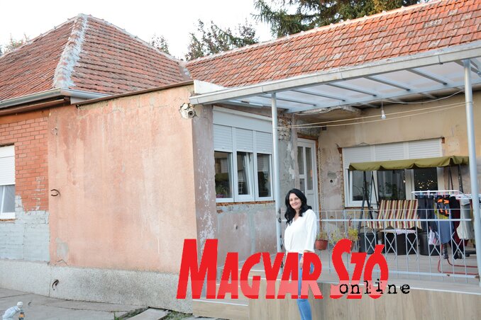 A ház udvarában (Paraczky László felvétele) A ház udvarában (Paraczky László felvétele)