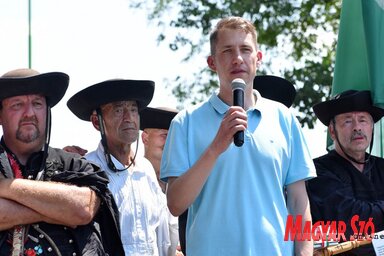 Dr Balint Pastor u krugu bećara (Foto: Edvard Molnar)