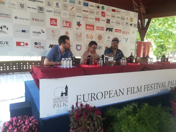 Könyvbemutató a palicsi filmfesztivál sajtótájékoztatóján (Fotó: Lukács Melinda) Könyvbemutató a palicsi filmfesztivál sajtótájékoztatóján (Fotó: Lukács Melinda)
