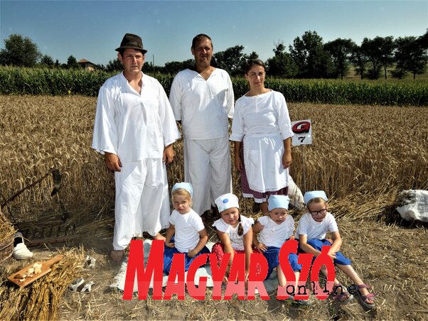 A zentai Kicsi meg a Forgó csapata (Fotó: Horváth Zsolt) A zentai Kicsi meg a Forgó csapata (Fotó: Horváth Zsolt)