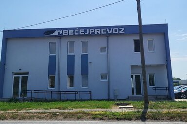 Az új buszállomás épülete Óbecsén (Fotó: MojBecej.rs)