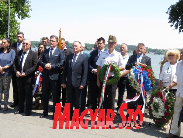 A megemlékezés résztvevői (Miklós Hajnalka felvétele) A megemlékezés résztvevői (Miklós Hajnalka felvétele)