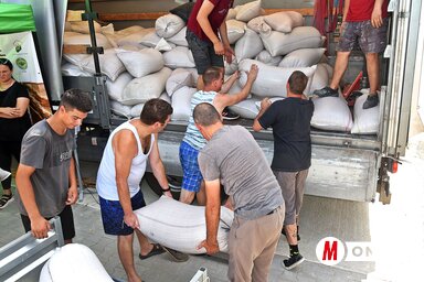 Kedden 10 óráig, nagyjából 10 tonna gabonát adtak át a termelők (Gergely Árpád felvétele)