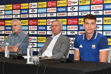 Predrag Danilović, Svetislav Pešić és Bogdan Bogdanović a belgrádi sajtótájékoztatón (Fotó: Beta)