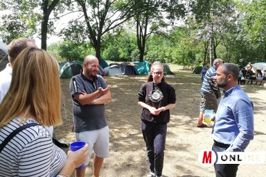 Harkai Ákos, Szatmári Adrián és munkatársai az Arcus-táborban (Tóth Péter felvétele)