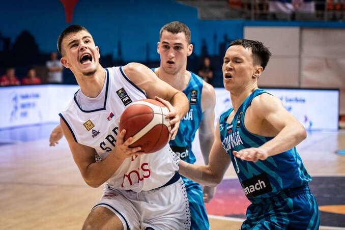 A szlovén védelem sem tudta megállítani a szerbeket (Fotó: FIBA) A szlovén védelem sem tudta megállítani a szerbeket (Fotó: FIBA)