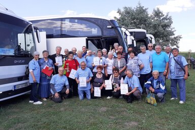 A sportszakosztály tagjai pikádóban, korongdobásban, kapura lövésben, kosárra dobásban, lengőtekében, valamint sakkban és preferánsz kártyajátékban is összemérik erejüket egymással és más kö