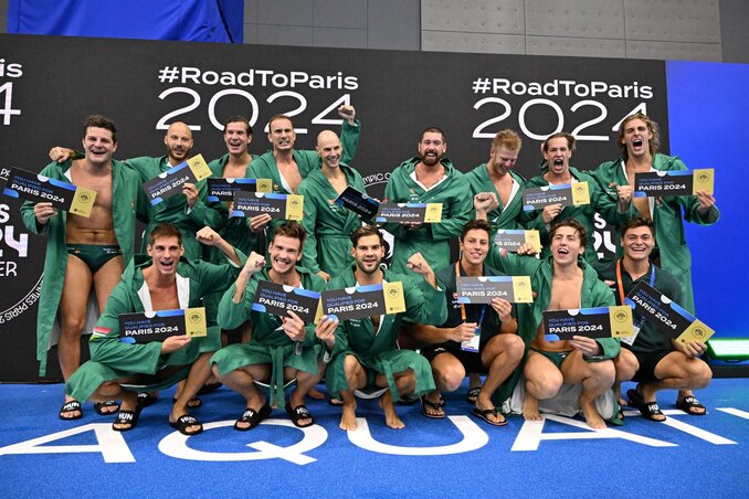A magyarok a párizsi „repjeggyel” (Fotó: World Aquatics) A magyarok a párizsi „repjeggyel” (Fotó: World Aquatics)