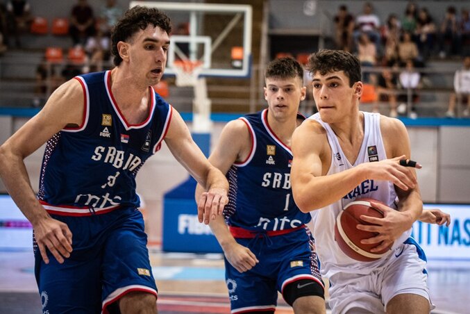 A szerb védelem sikeresen féken tartotta az izraeli támadásokat (Fotó: FIBA) A szerb védelem sikeresen féken tartotta az izraeli támadásokat (Fotó: FIBA)