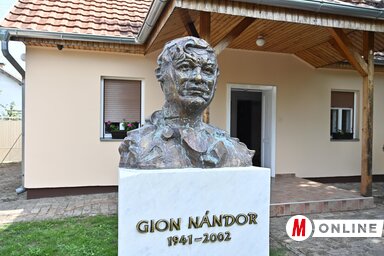 Gion Nándor mellszobra az író halálának 20. évfordulójára készült (Fotó: Ótos András)
