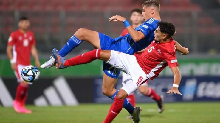 A máltaiak kemény játéka négy olasz büntetőt eredményezett (Fotó: novasports.gr) A máltaiak kemény játéka négy olasz büntetőt eredményezett (Fotó: novasports.gr)
