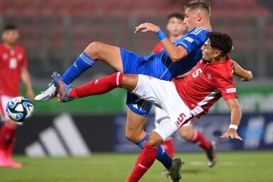 A máltaiak kemény játéka négy olasz büntetőt eredményezett (Fotó: novasports.gr)