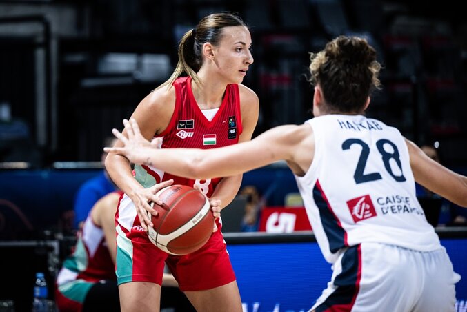 A magyar lányok támadása nem tudott igazán kibontakozni a franciák ellen (Fotó: FIBA)