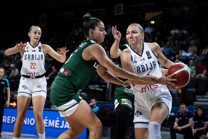 A szerb támadás rendre könnyedén ment át a litván védelmen (Fotó: FIBA) A szerb támadás rendre könnyedén ment át a litván védelmen (Fotó: FIBA)