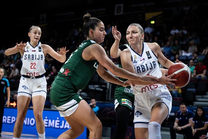 A szerb támadás rendre könnyedén ment át a litván védelmen (Fotó: FIBA)