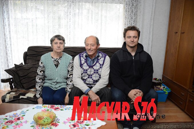 A Papajcsik család: Mária, Béla és Zsolt A Papajcsik család: Mária, Béla és Zsolt