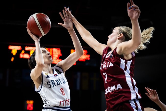 A szerb lányok támadása a második negyedtől teljesen összeomlott (Fotó: FIBA) A szerb lányok támadása a második negyedtől teljesen összeomlott (Fotó: FIBA)