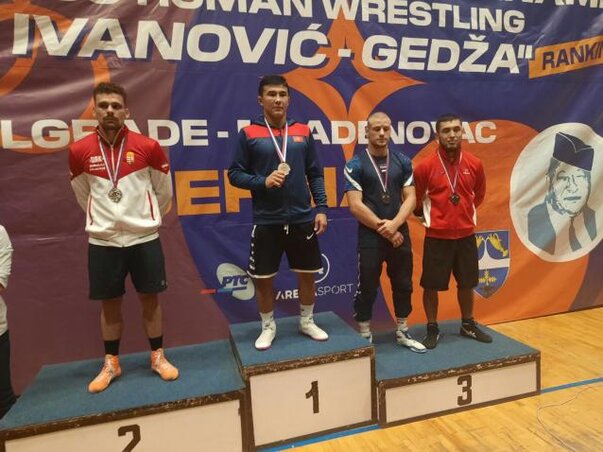 A 67 kg-os dobogó, a győztes mellett balról Váncza István, jobbról Nagy Szebasztián (Fotó: RSS)