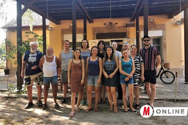 Az alkotótábor résztvevőinek egy csoportja (Herceg Elizabetta felvétele)