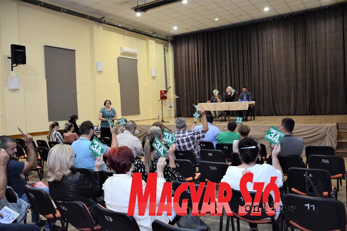 A szenttamási képviselő-testület 33. ülését ezúttal a Zsebszínházban tartották (Fotó: Paraczky László)