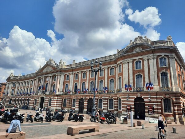 A Capitole nehezen fér rá egy képre