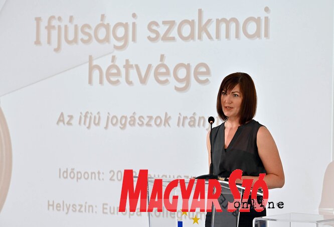 Rigó Pál Zsófia: Az MNT felismerte a leendő magyar jogászok támogatásának fontosságát (Ótos András felvétele) Rigó Pál Zsófia: Az MNT felismerte a leendő magyar jogászok támogatásának fontosságát (Ótos András felvétele)