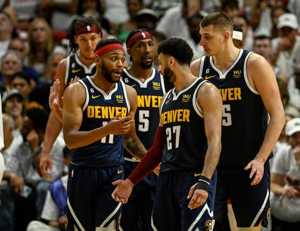 A Denver nem tudott elég nagy fizetést ajánlani Bruce Brownnak a maradáshoz (Fotó: The Denver Post/Aaron Ontiveroz) A Denver nem tudott elég nagy fizetést ajánlani Bruce Brownnak a maradáshoz (Fotó: The Denver Post/Aaron Ontiveroz)