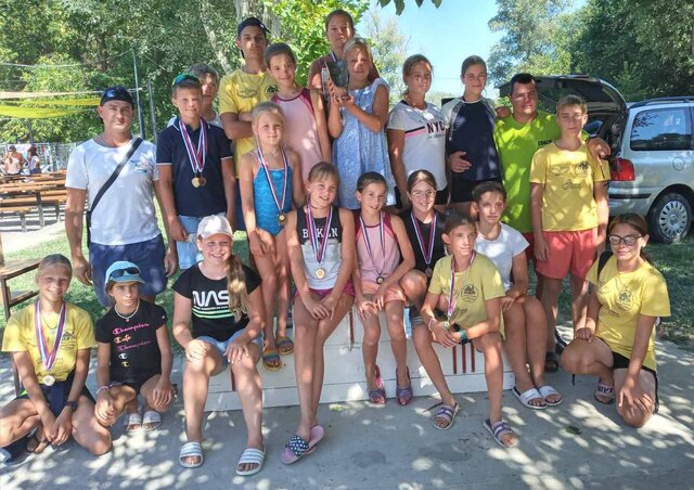 A házigazda Bratstvo kajakosai a regattán A házigazda Bratstvo kajakosai a regattán