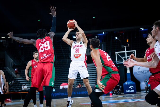 Perl Zoltánék támadása teljesen megakadt a zárónegyedben (Fotó: FIBA)