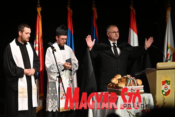 Osvećenje hleba (Foto: Andraš Otoš) Osvećenje hleba (Foto: Andraš Otoš)