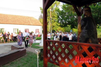 A VMSZ küldöttsége koszorúz (Fotó: Kecskés István)