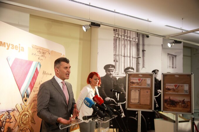 Zoran Đorđević: A kiállítás betekintést nyújt a postaforgalom és a távközlés történetébe (Fotó: Beta) Zoran Đorđević: A kiállítás betekintést nyújt a postaforgalom és a távközlés történetébe (Fotó: Beta)
