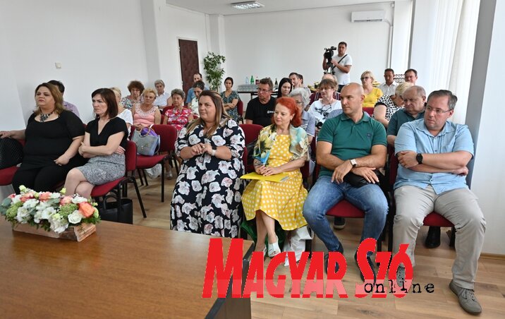 A Magyar Szó Lapkiadó Kft. újvidéki székházában Ezer hét(vége) – több ezer történet címmel megtartott rendezvényre sokan kíváncsiak voltak (Ótos András felvétele) A Magyar Szó Lapkiadó Kft. újvidéki székházában Ezer hét(vége) – több ezer történet címmel megtartott rendezvényre sokan kíváncsiak voltak (Ótos András felvétele)