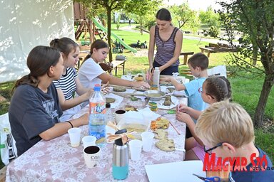 Régi mesterségeket próbálhattak ki a résztvevők (Ótos András felvétele)